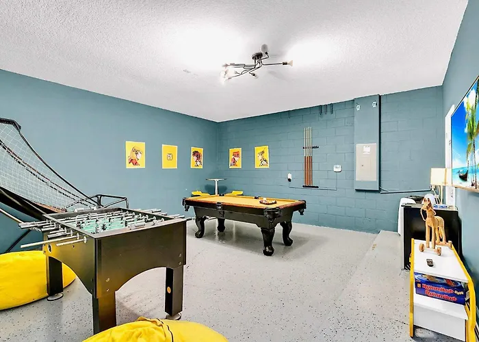 6Br Luxury Home W Pool Hot Tub And Games Room